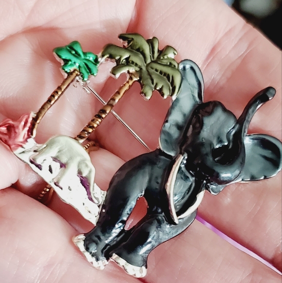 ELEPHANT trunk up palm trees safari brooch enamel beautiful silver - Picture 2 of 8